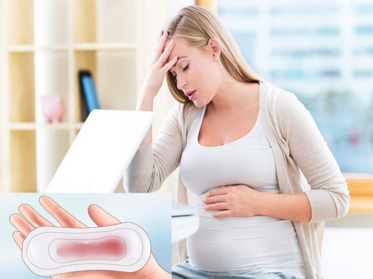 Ra khí hư màu hồng nhạt khi mang thai kèm các dấu hiệu bất thường rất nguy hiểm